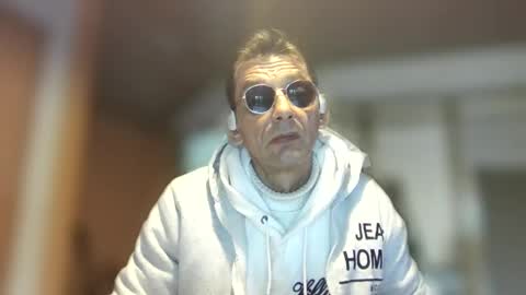 Snapshot of dreambob chatting on 04-04-26, 09:07 Dreambob online show from 04-04-26, 09:07