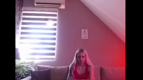 Snapshot of dreamcatcherfantasy chatting on 06-26-26, 07:24 A girl online show from 06-26-26, 07:24