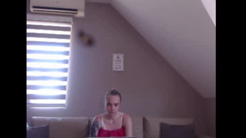 Snapshot of dreamcatcherfantasy chatting on 06-29-26, 10:15 A girl online show from 06-29-26, 10:15