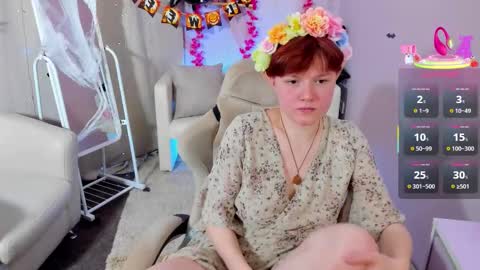 Snapshot of dreammyluna chatting on 10-23-25, 09:13 Luna online show from 10-23-25, 09:13