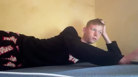 dreamy_devi1 online show from 04-14-26, 11:38