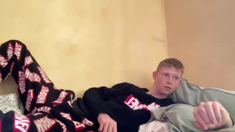 dreamy_devi1 online show from 04-16-26, 02:29