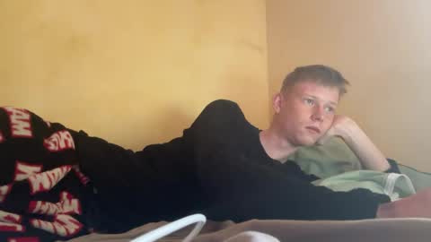 dreamy_devi1 online show from 04-18-26, 11:14