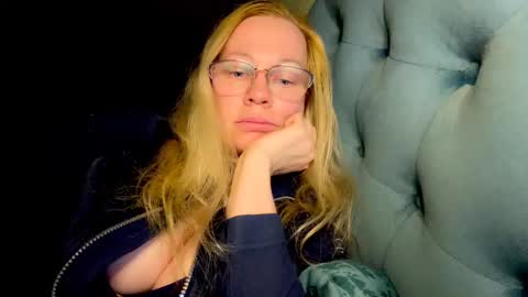 Snapshot of dreamylive_ chatting on 10-20-25, 06:30 Kate online show from 10-20-25, 06:30