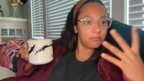 RIRI OR DREAMY online show from 05-19-26, 02:01