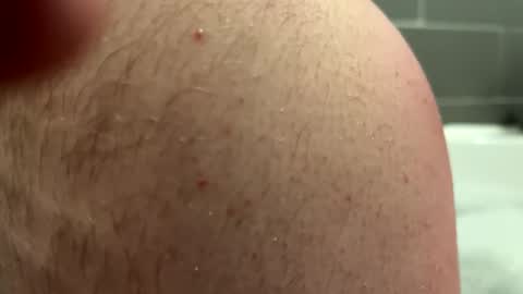 Snapshot of dressedupsissy chatting on 12-19-25, 09:44 dressedupsissy online show from 12-19-25, 09:44