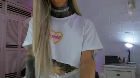 drippyorlove online show from 11-19-25, 01:44