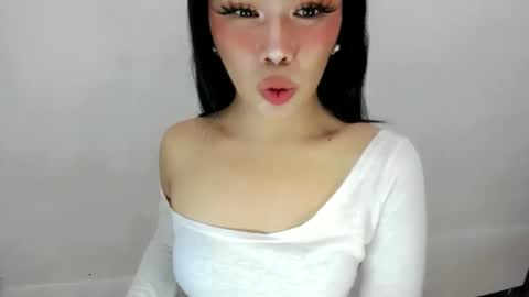 miss. Erika online show from 09-26-25, 05:22