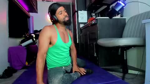 Snapshot of drizzys_room chatting on 06-10-26, 04:23 DirtyDrizzy online show from 06-10-26, 04:23