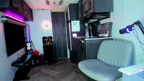 Snapshot of drizzys_room chatting on 06-29-26, 02:18 DirtyDrizzy online show from 06-29-26, 02:18