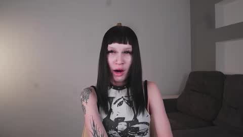 Snapshot of drown_in_my_eyes chatting on 11-27-25, 07:10 Luna online show from 11-27-25, 07:10