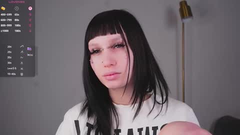 Snapshot of drown_in_my_eyes chatting on 11-28-25, 05:32 Luna online show from 11-28-25, 05:32