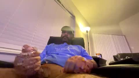 Snapshot of drspunkalott chatting on 02-06-25, 04:21 drspunkalott online show from 02-06-25, 04:21