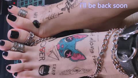 Snapshot of drug_feet chatting on 12-30-24, 08:47 Mistress Lola Slavic witch online show from 12-30-24, 08:47