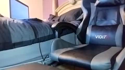 dtrain6969420 online show from 10-28-25, 01:31