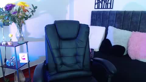 Snapshot of dulce01_0 chatting on 02-26-25, 05:42 Charlotte online show from 02-26-25, 05:42