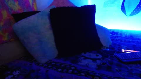 Dulce online show from 10-17-25, 06:38