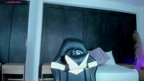 Snapshot of dulce_glow_ chatting on 04-18-26, 02:48 D U L C E online show from 04-18-26, 02:48