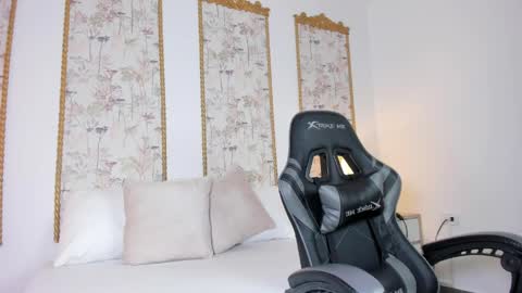 Snapshot of dulce_glow_ chatting on 04-21-26, 02:26 D U L C E online show from 04-21-26, 02:26