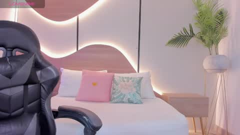 Snapshot of dulce_glow_ chatting on 04-23-26, 02:13 D U L C E online show from 04-23-26, 02:13