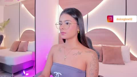 Snapshot of dulce_glow_ chatting on 04-30-26, 01:56 D U L C E online show from 04-30-26, 01:56