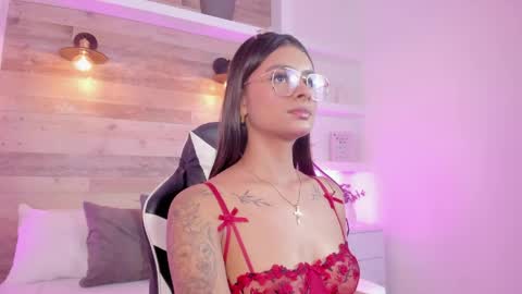 Snapshot of dulce_glow_ chatting on 05-13-26, 03:04 D U L C E online show from 05-13-26, 03:04