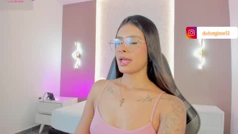 Snapshot of dulce_glow_ chatting on 05-14-26, 03:02 D U L C E online show from 05-14-26, 03:02