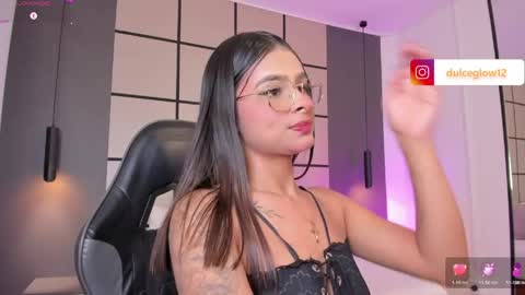 Snapshot of dulce_glow_ chatting on 05-19-26, 08:26 D U L C E online show from 05-19-26, 08:26