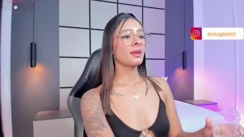 Snapshot of dulce_glow_ chatting on 05-23-26, 09:08 D U L C E online show from 05-23-26, 09:08