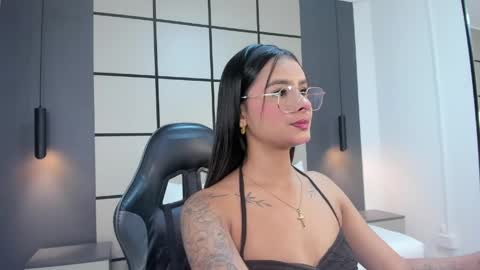 Snapshot of dulce_glow_ chatting on 06-01-26, 07:37 D U L C E online show from 06-01-26, 07:37