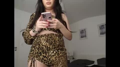 Snapshot of dulce_hot_23 chatting on 06-10-26, 12:00 Dulce Maria online show from 06-10-26, 12:00