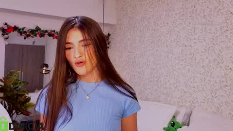 Snapshot of dulce_isabel_ chatting on 05-25-26, 03:56 dulce_isabel_ online show from 05-25-26, 03:56