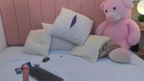 Dulce Morbida online show from 12-21-25, 05:20