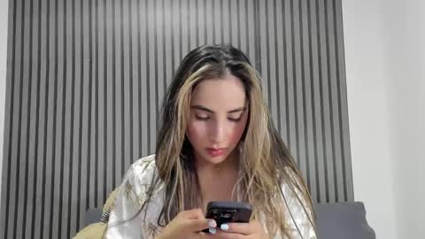 Dulce  online show from 10-21-25, 10:27