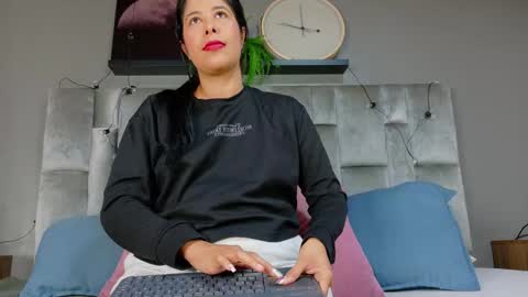 Snapshot of dulceaurora_ chatting on 10-29-25, 02:36 DULCE AURORA online show from 10-29-25, 02:36