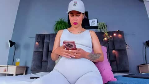 DULCE AURORA online show from 04-15-26, 02:51