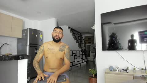 Jlozada05 online show from 12-20-24, 08:17