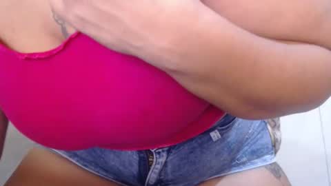 Snapshot of dulcetiffanii chatting on 04-21-26, 07:06 Sofia online show from 04-21-26, 07:06