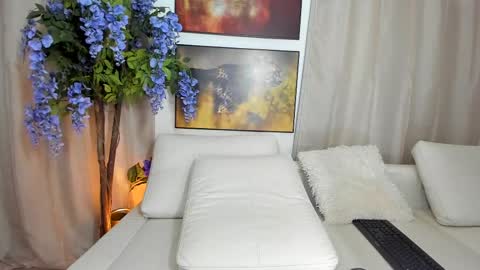 Snapshot of dulceys chatting on 02-23-25, 06:45 dulceyjohn online show from 02-23-25, 06:45