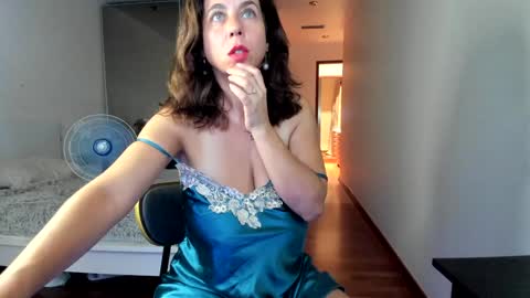 Snapshot of dulceys chatting on 09-14-25, 04:44 dulceyjohn online show from 09-14-25, 04:44