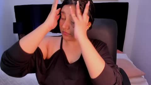 Snapshot of dullce77 chatting on 05-17-26, 07:32 Dulce online show from 05-17-26, 07:32