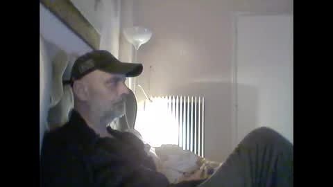 Snapshot of dumaeros77 chatting on 12-27-24, 05:48 Duma online show from 12-27-24, 05:48