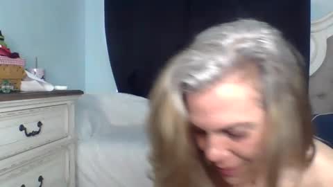 Snapshot of dumbbellsandcookies74 chatting on 02-12-25, 08:50 Erin online show from 02-12-25, 08:50