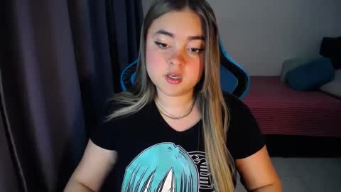 Snapshot of dumont_model chatting on 01-11-25, 03:34 Nicole online show from 01-11-25, 03:34