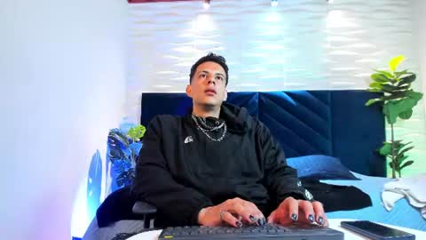 Snapshot of dustin_sonne chatting on 06-15-26, 03:31 Dustin Sonne online show from 06-15-26, 03:31