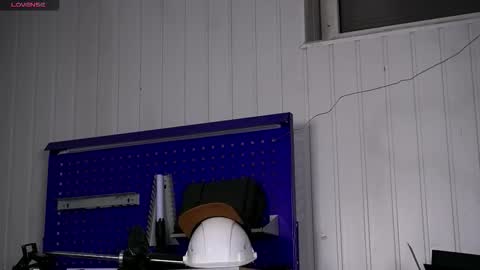 Dustyn online show from 12-22-25, 03:42