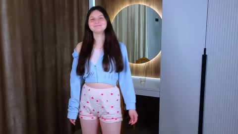 Snapshot of dwanasjostrom chatting on 11-18-25, 02:28 Alline online show from 11-18-25, 02:28