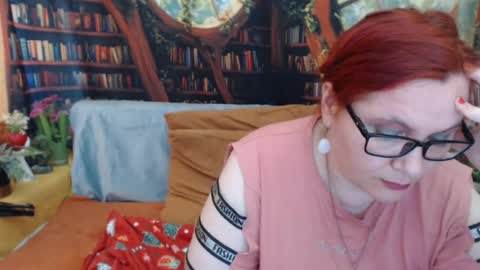 Snapshot of dyannelovee chatting on 06-20-26, 04:21 Dyanne online show from 06-20-26, 04:21