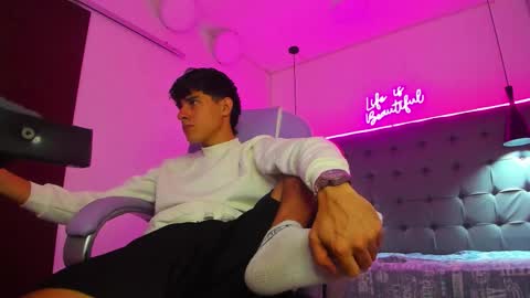 Snapshot of dyla_n18_ chatting on 01-10-26, 07:37 dyla_n18_ online show from 01-10-26, 07:37