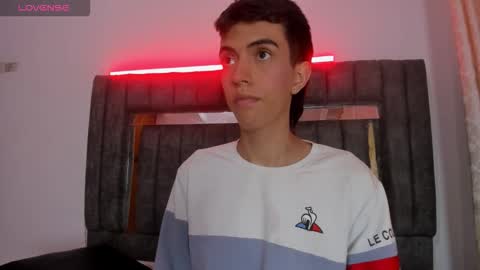 Snapshot of dylan_2005 chatting on 11-08-25, 11:32 Dylan online show from 11-08-25, 11:32